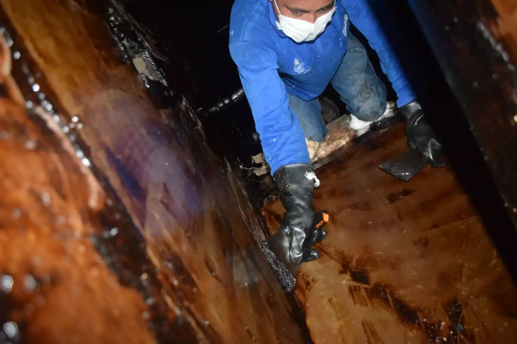 Trabajos en espacios confinados reducidos